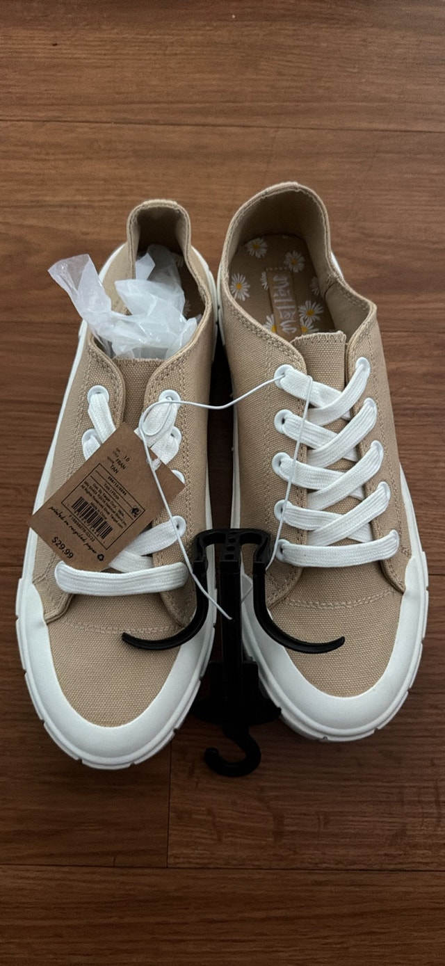 Mad Love Fran Tan Sneakers Size 10
