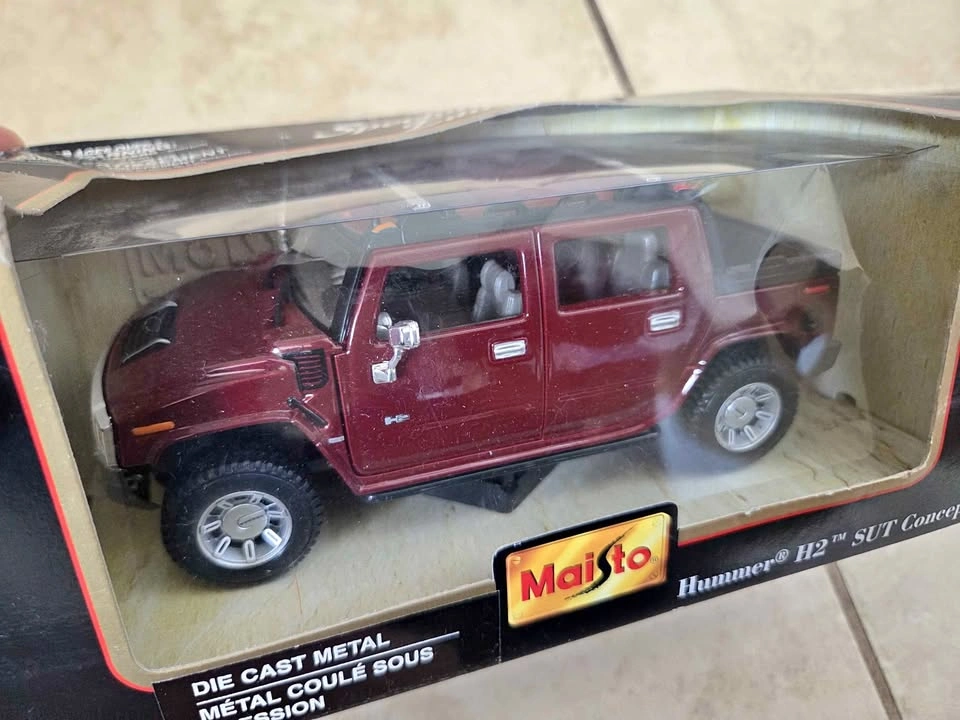 Maisto Hummer H2 SUT Concept Special Edition 1:27 in box