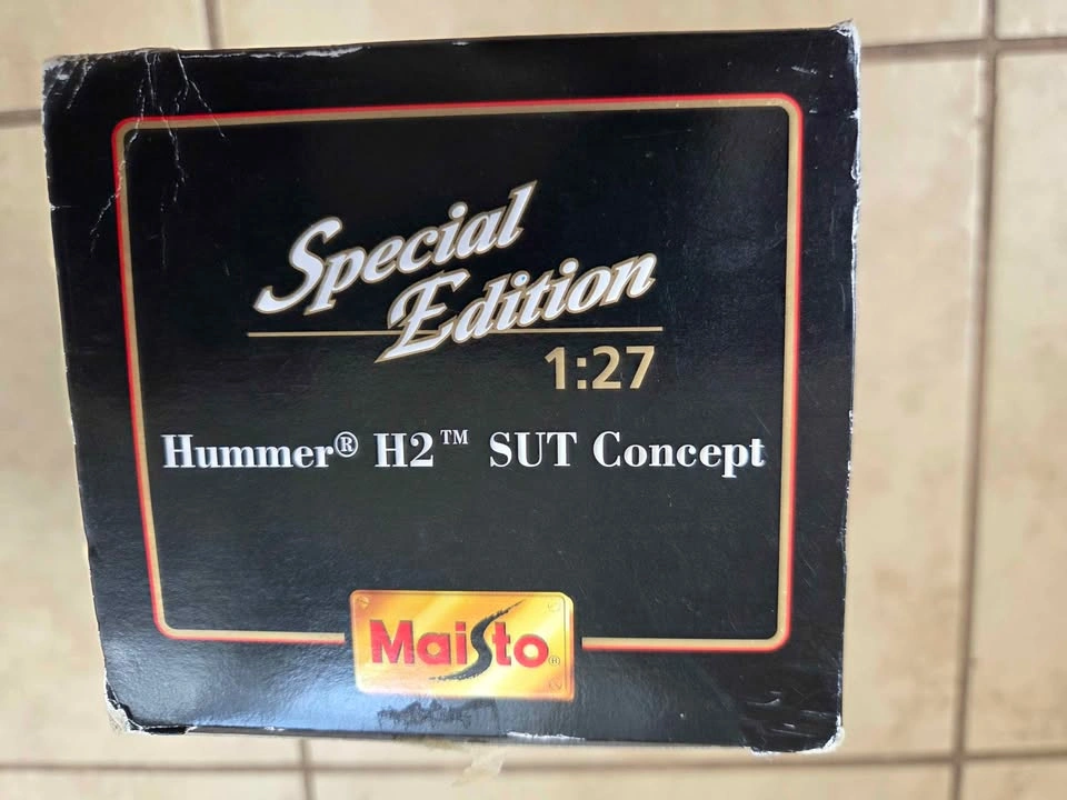 Maisto Hummer H2 SUT Concept Special Edition 1:27 in box - photo 2