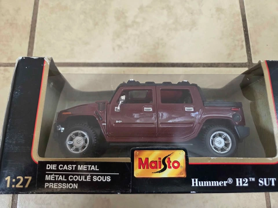 Maisto Hummer H2 SUT Concept Special Edition 1:27 in box - photo 3