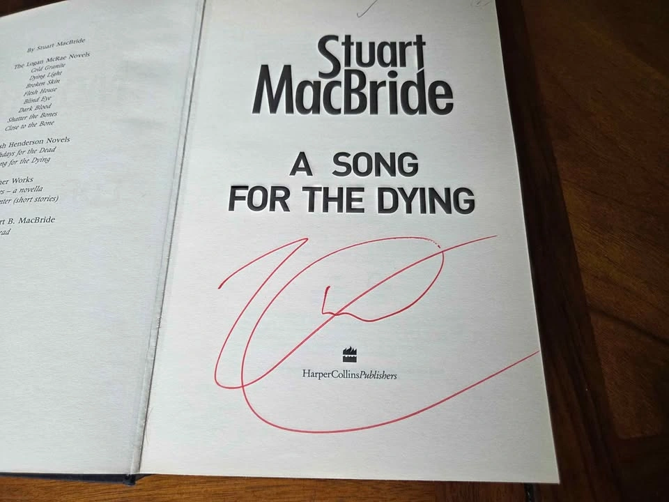 A Song For The Dying - Signed Stuart MacBride First Edition - photo 3