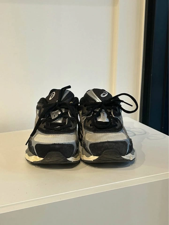 Size 8 ASICS Gel Sneakers Black Silver White - photo 2