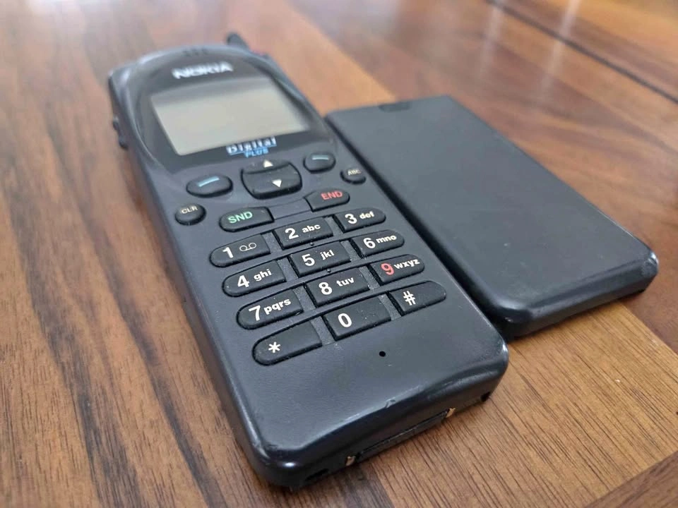 Vintage Nokia 2160 EFR Cell Phone & Battery ca. 1996