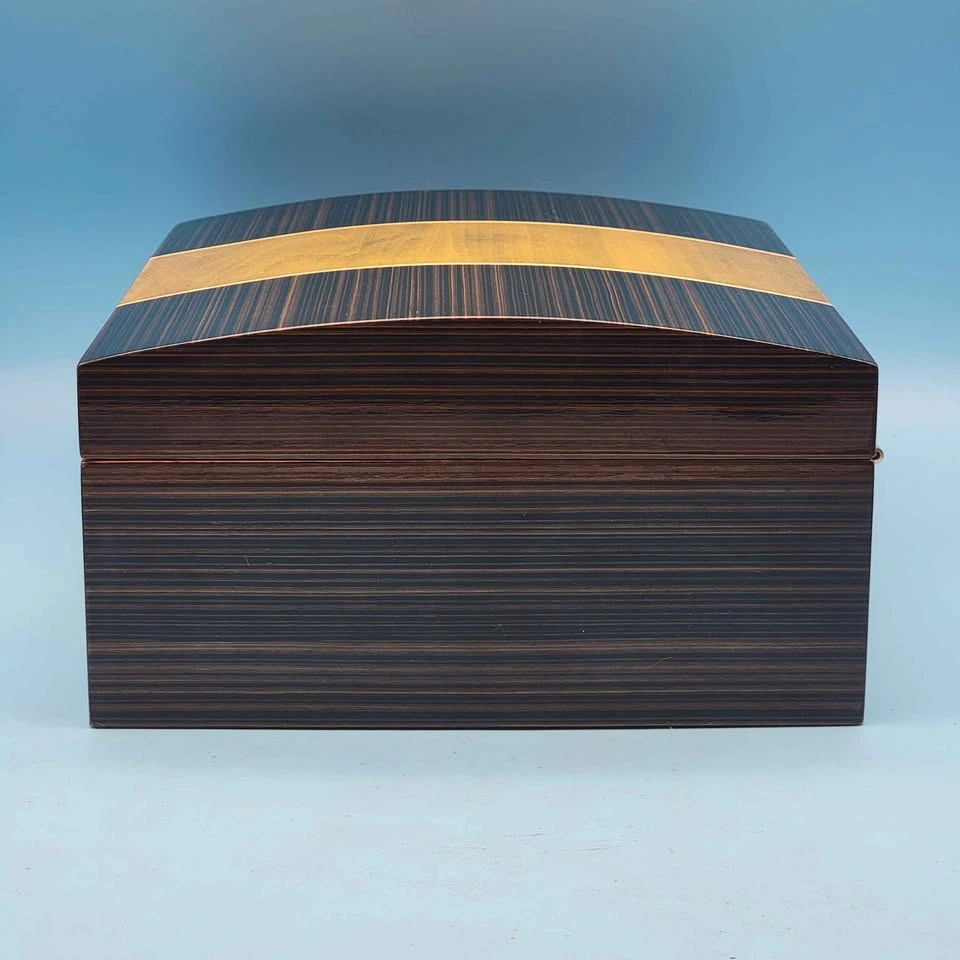 Cigar Star Humidor, 10.25″ L x 8.75″ W x 4.5″ H, 60 Capacity - photo 4