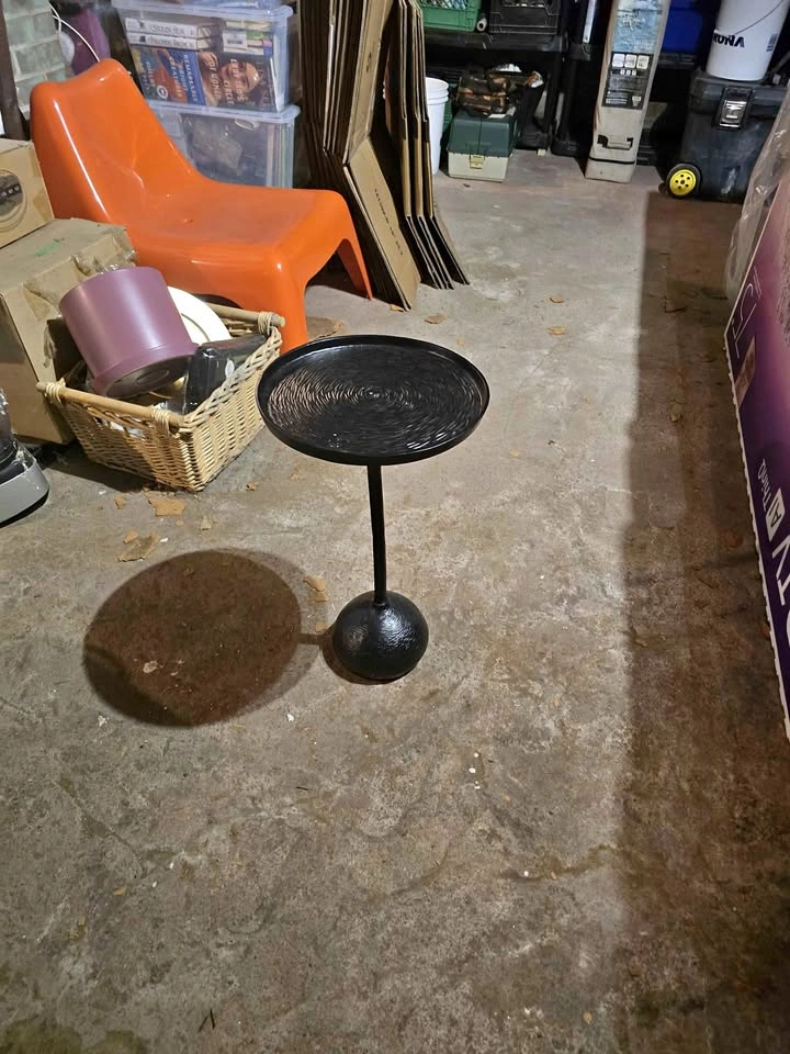 Plant stand/side table