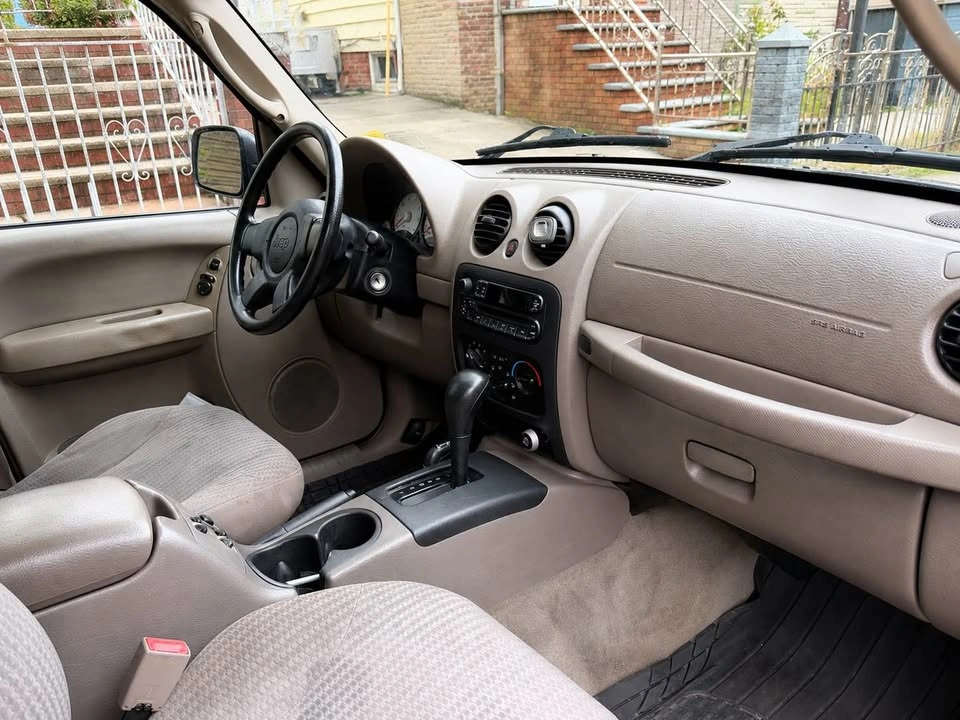Jeep Liberty - photo 4
