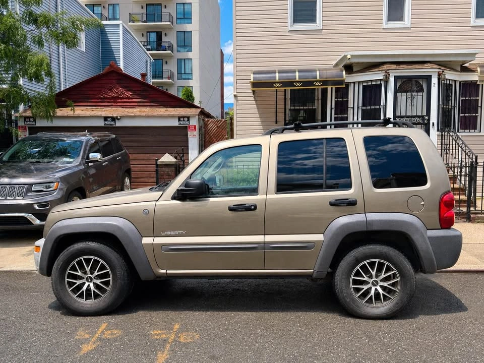 Jeep Liberty - photo 5