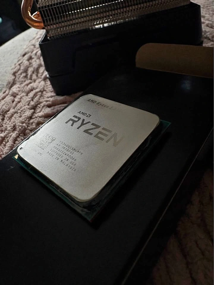 AMD Ryzen 5 3400G Bundle w/ Upgraded RGB Wraith Prism Cooler