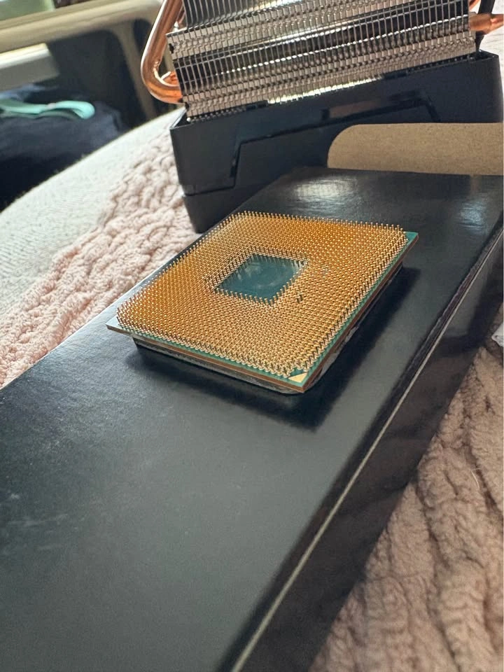 AMD Ryzen 5 3400G Bundle w/ Upgraded RGB Wraith Prism Cooler - photo 2