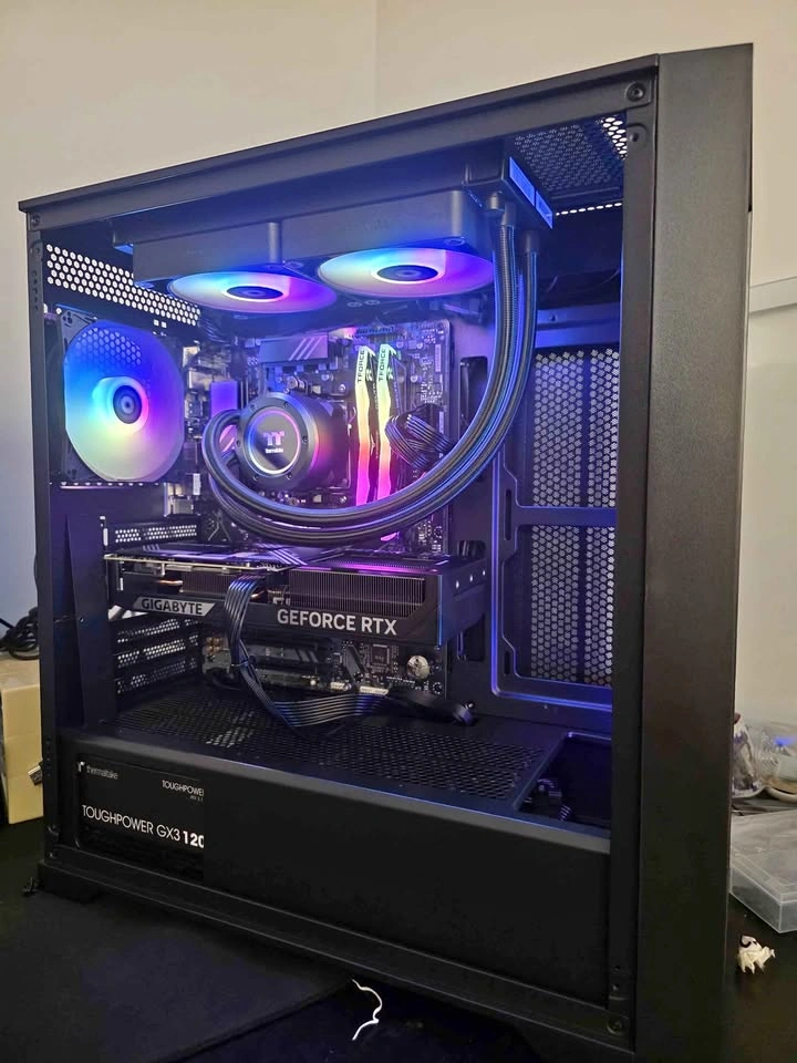 Brand new acer nitro prebuild pc 9800x3d+5070