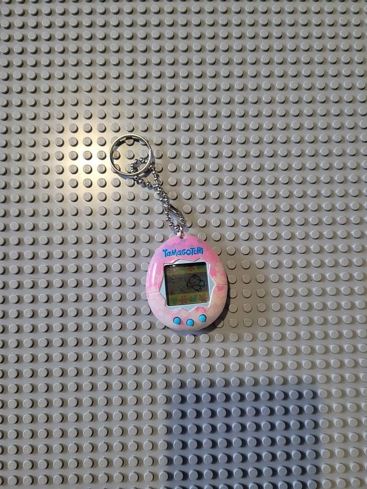 Bandai Tamagotchi Gen 2 Pink Sakura