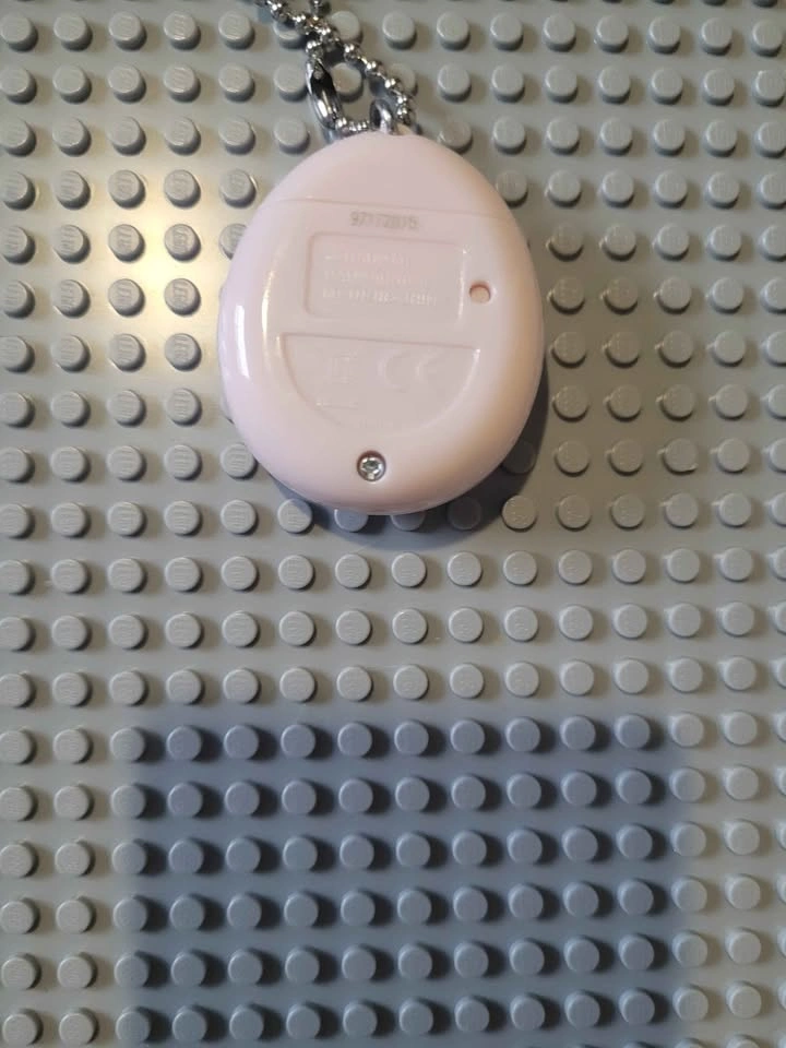 Bandai Tamagotchi Gen 2 Pink Sakura - photo 2