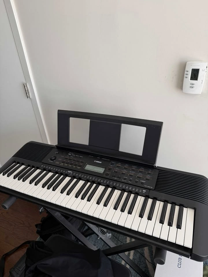 Yamaha PSR-E273 61-Key Keyboard w/ Stand, Bench, Cover - photo 2