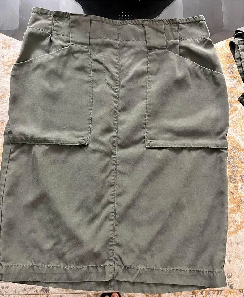 Reitmans skirt - small thumbnail