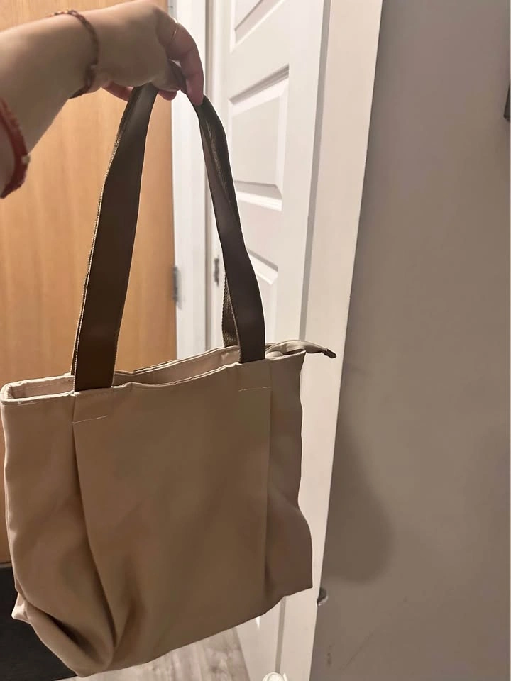 Moving sale: Simple lightweight shoulder tote bag - photo 2