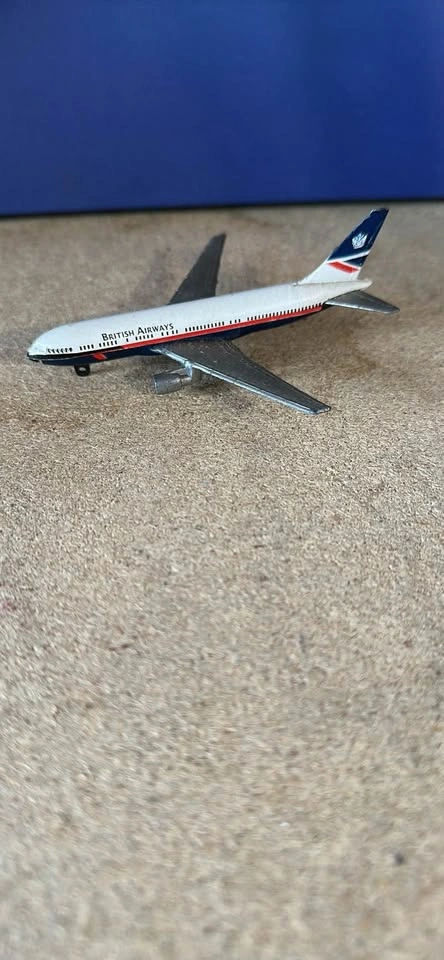 Schuco British Airways Boeing 747 Die-Cast Model Plane - photo 3