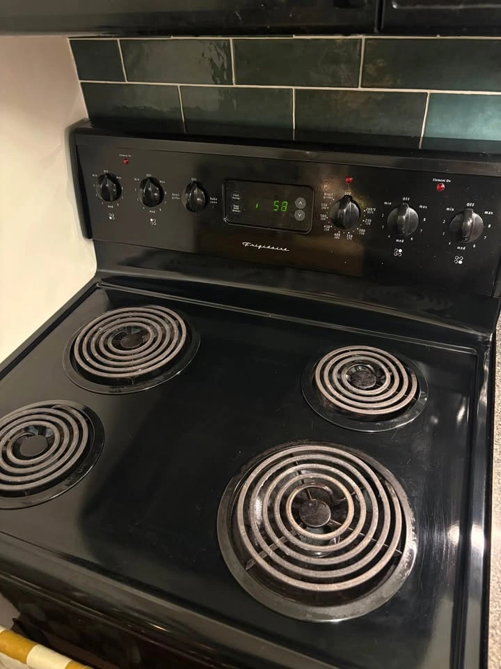 Frigidaire Electric Range - photo 3