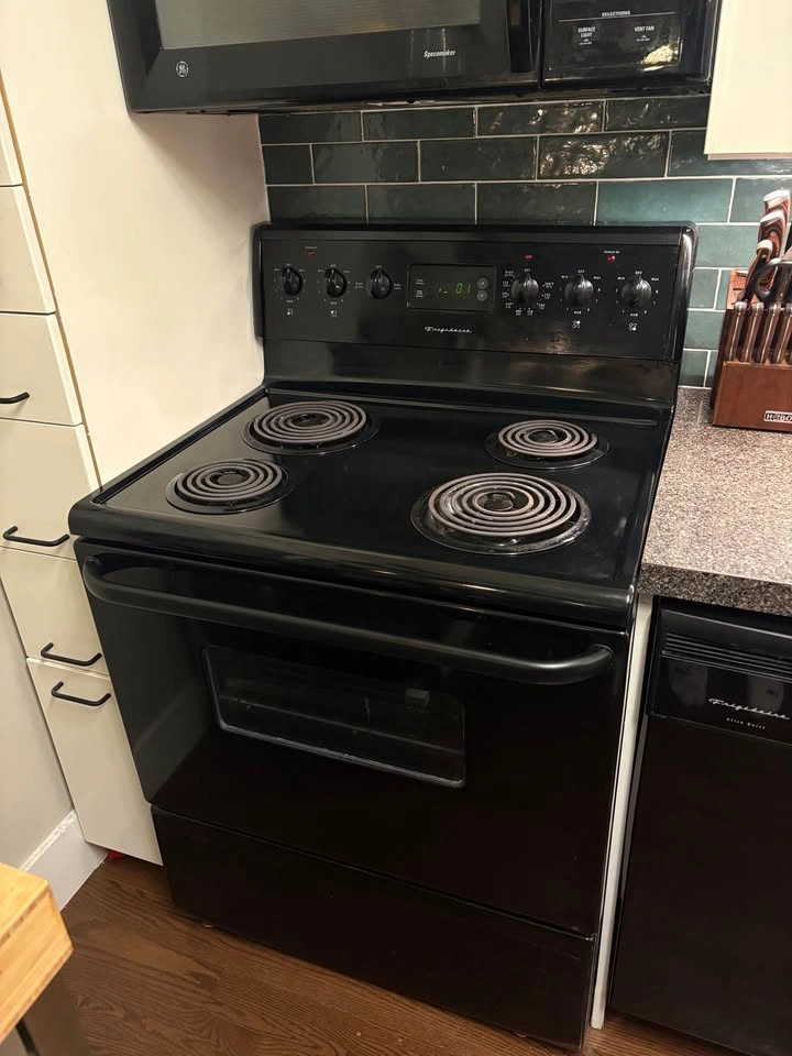 Frigidaire Electric Range - photo 4