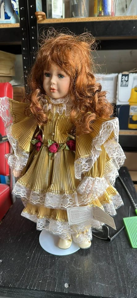 Renaissance Collection Jessica Porcelain Doll - photo 5