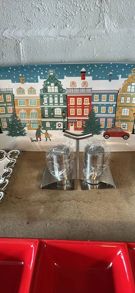 Assorted Christmas and Holiday Serving Dishes - $5 for everythi - photo 3