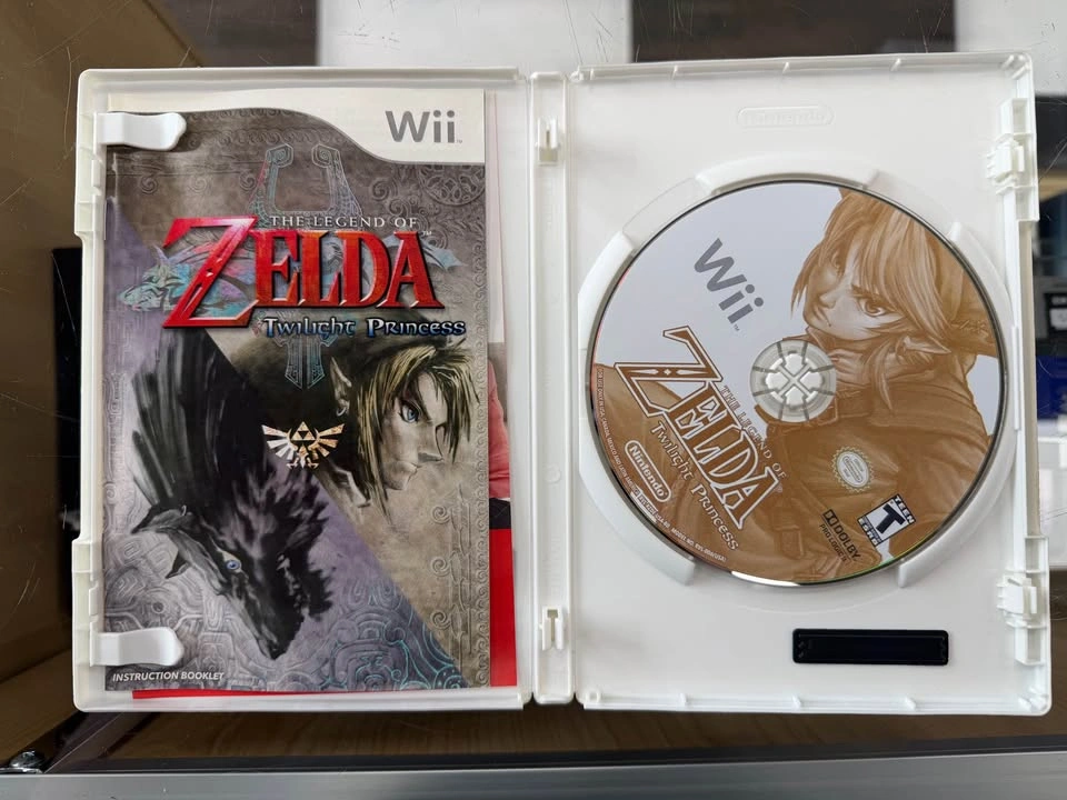 The Legend Of Zelda Twilight Princess - WII CIB - photo 3