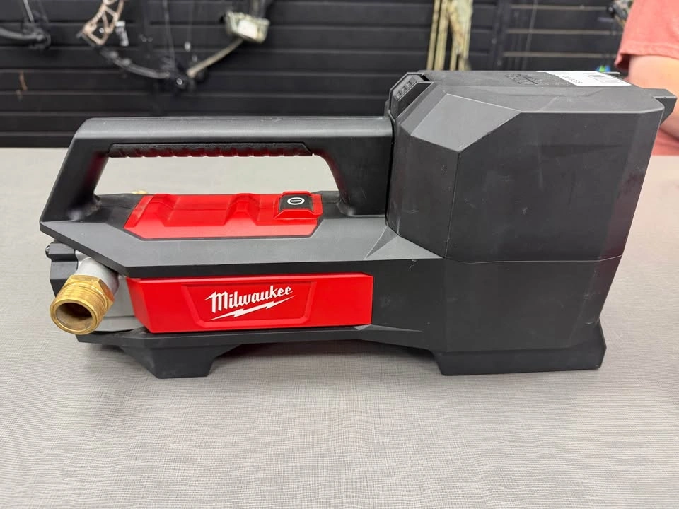 Milwaukee M18 18V 1/4 HP Cordless Transfer Pump with Battery - photo 2
