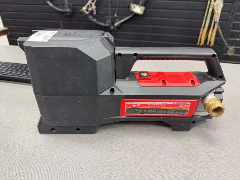 Milwaukee M18 18V 1/4 HP Cordless Transfer Pump with Battery - photo 3