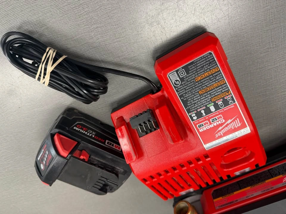 Milwaukee M18 18V 1/4 HP Cordless Transfer Pump with Battery - photo 4
