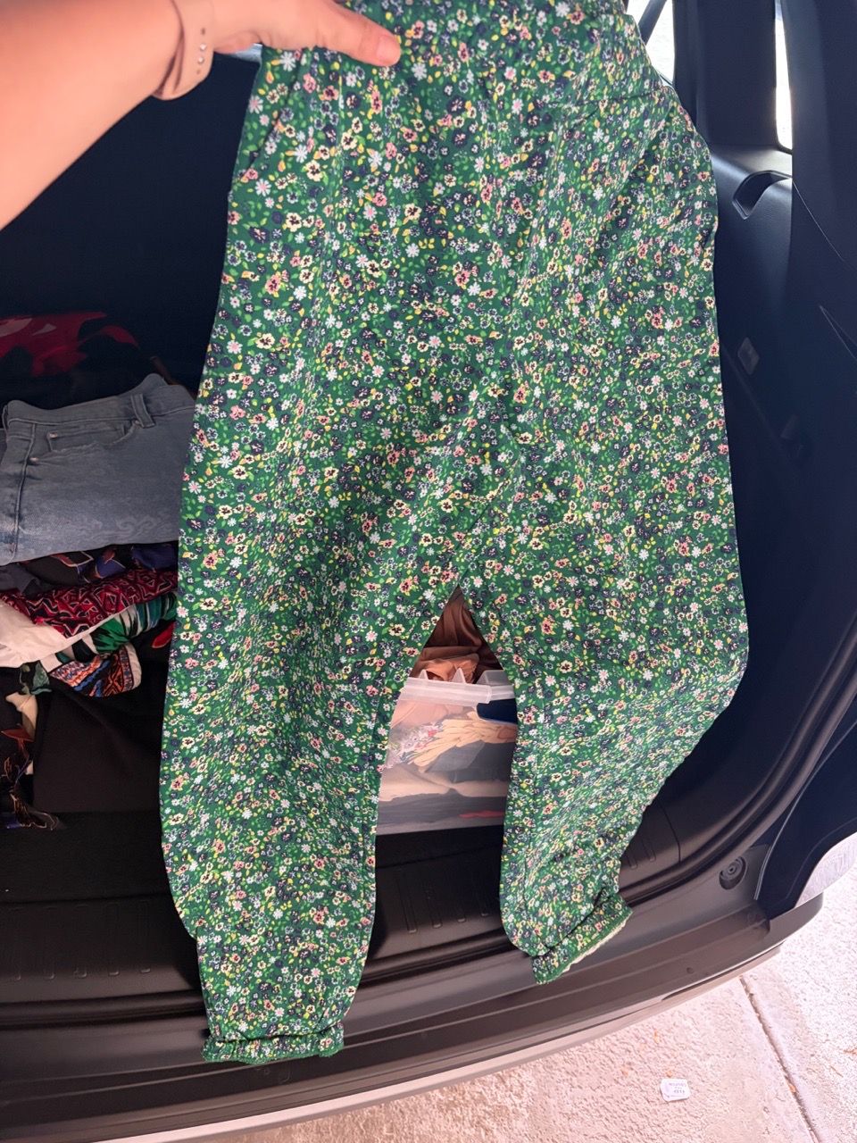 Zara Floral Print pants Size M - photo 2