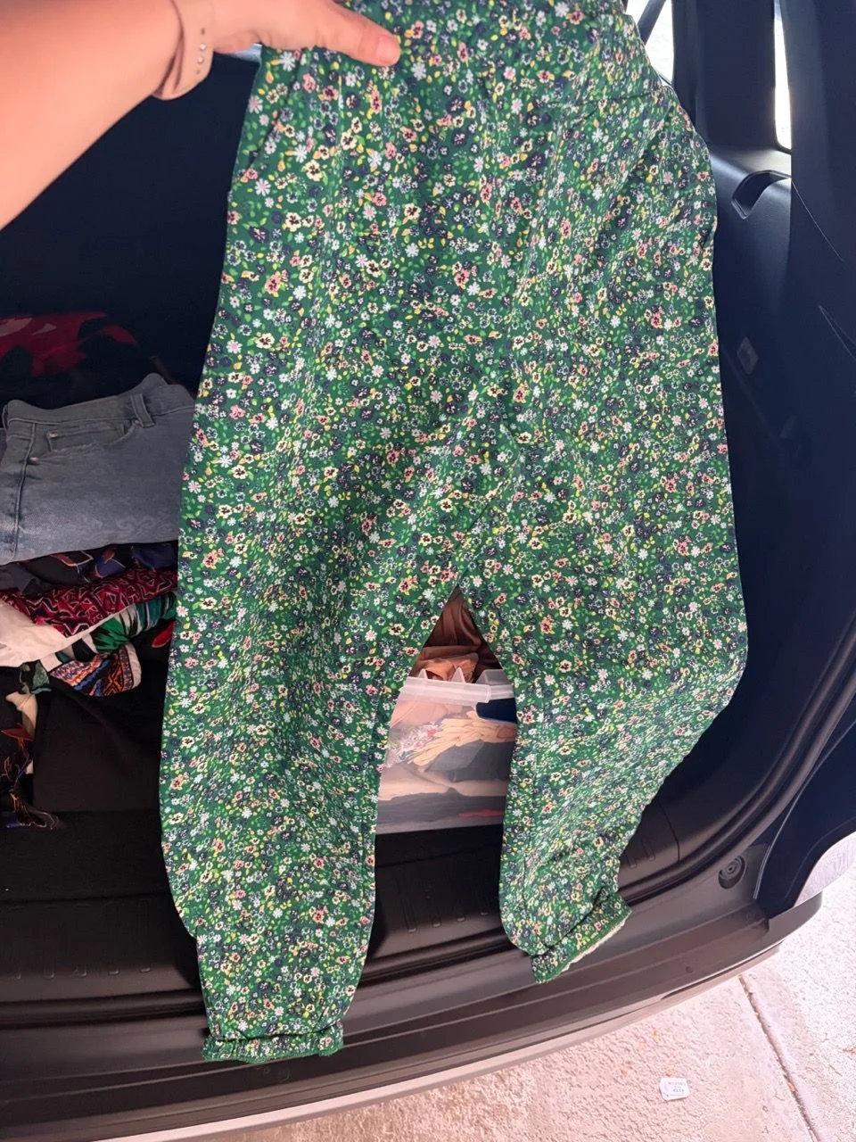 Zara Floral Print pants Size M - photo 2