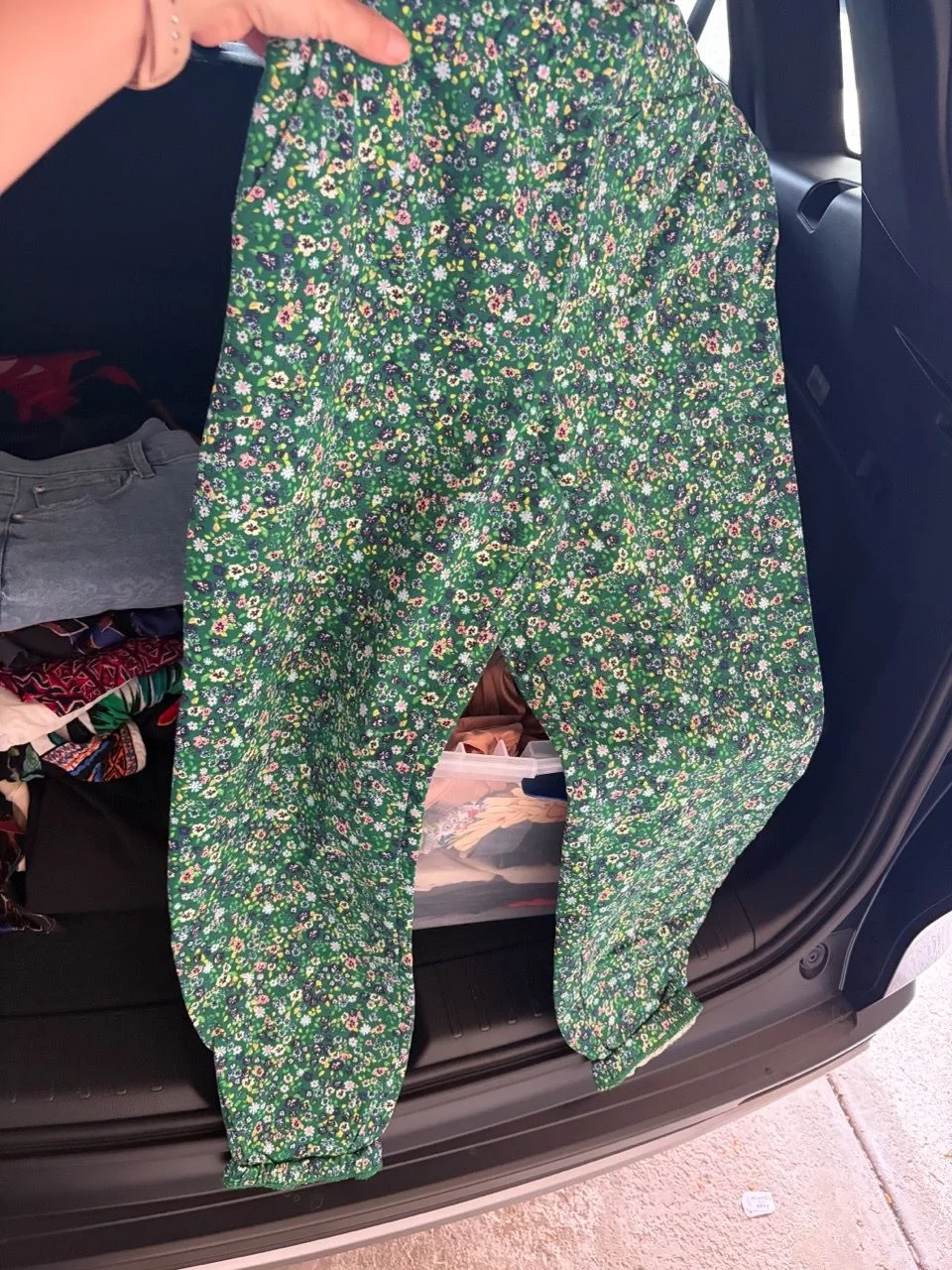 Zara Floral Print pants Size M - photo 3