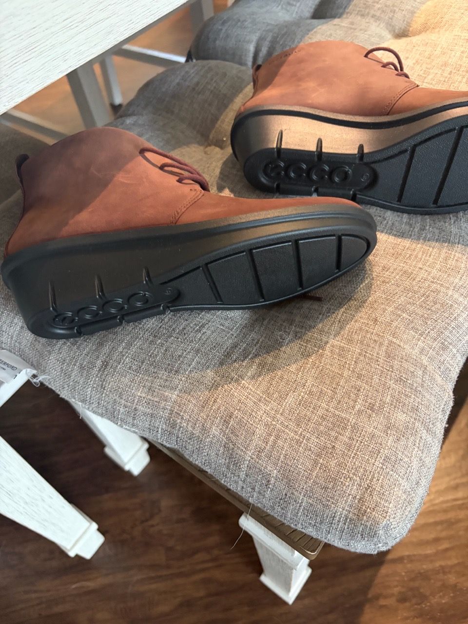 NWOT Ecco women’s chestnut brown leather lace-up ankle booties - photo 2