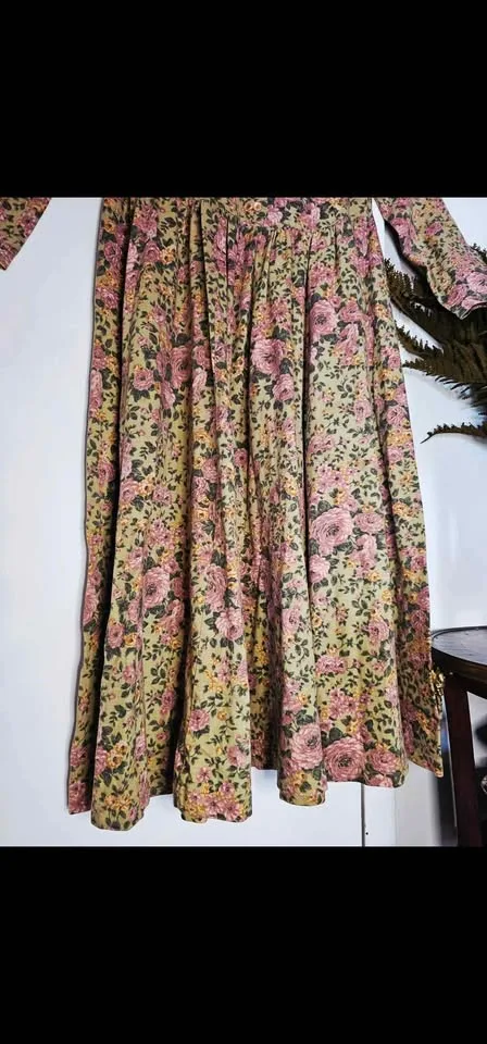 Sz 8 Laura Ashley Floral Long Sleeve Midi Dress image indicator(3)