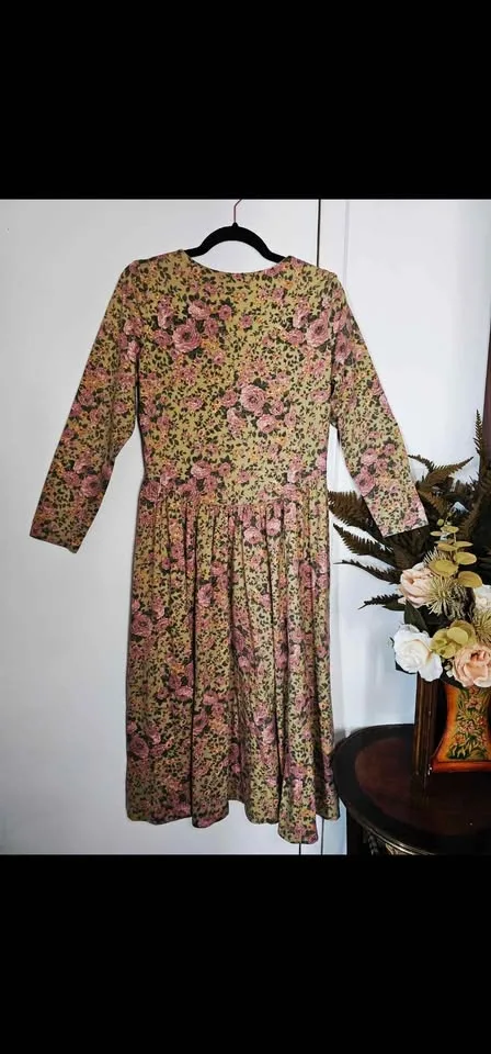 Sz 8 Laura Ashley Floral Long Sleeve Midi Dress image indicator(5)