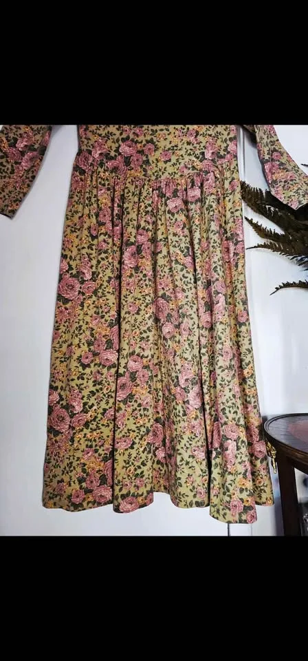 Sz 8 Laura Ashley Floral Long Sleeve Midi Dress image indicator(7)