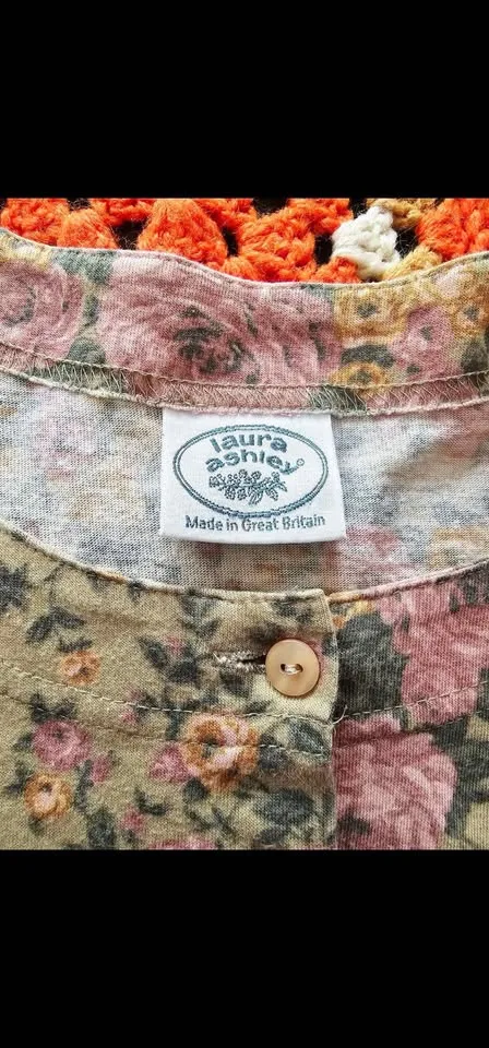 Sz 8 Laura Ashley Floral Long Sleeve Midi Dress image indicator(9)