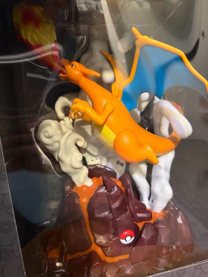 BRAND NEW Pokemon Select 13" Charizard Deluxe Light FX Figure - photo 2