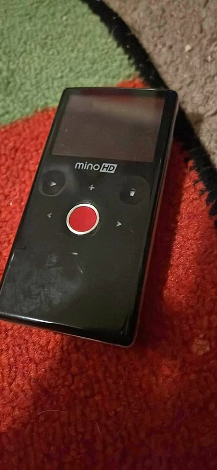 FlipVideo MinoHD M2120 2x Digital Zoom Camcorder