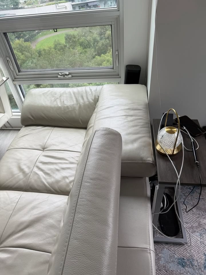 Mobilia Off-white Leather Couch w/ Adjustable Headrest - photo 2