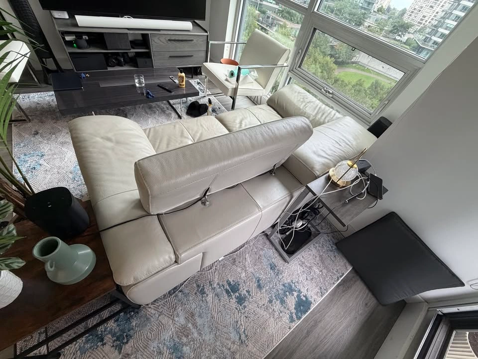 Mobilia Off-white Leather Couch w/ Adjustable Headrest - photo 3