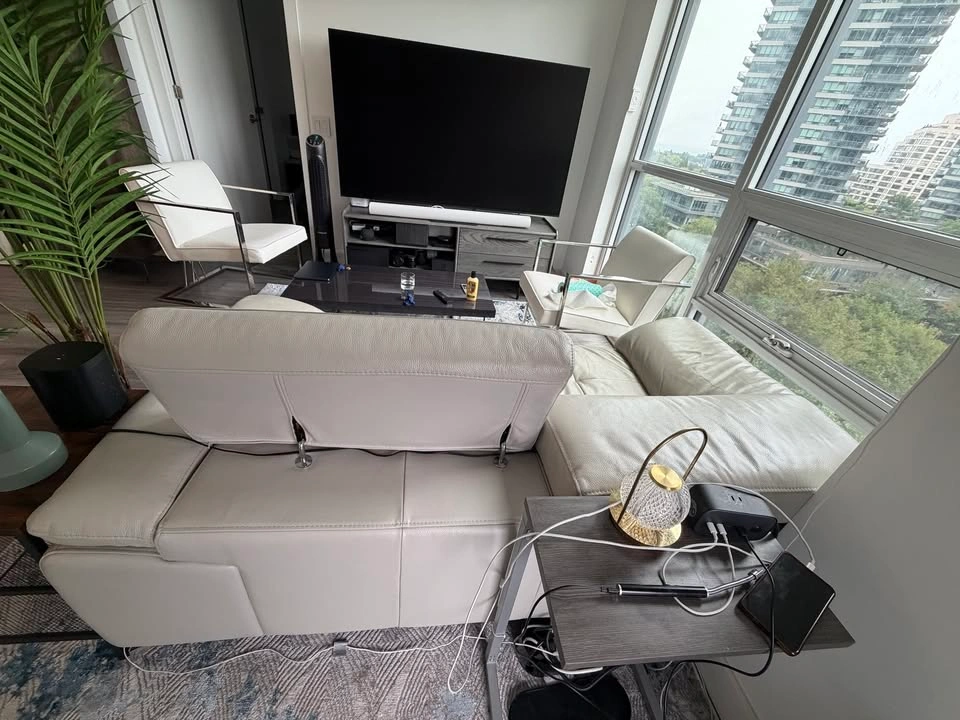 Mobilia Off-white Leather Couch w/ Adjustable Headrest - photo 4