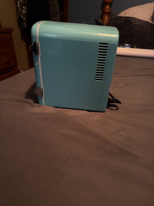 Mini Fridge (Koolatron) – Perfect for Bedroom, Desk or Skincare! - photo 3