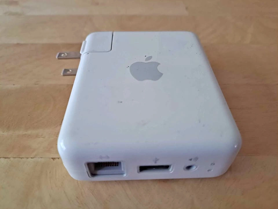 Apple AirPort Express Base Station Model A1084