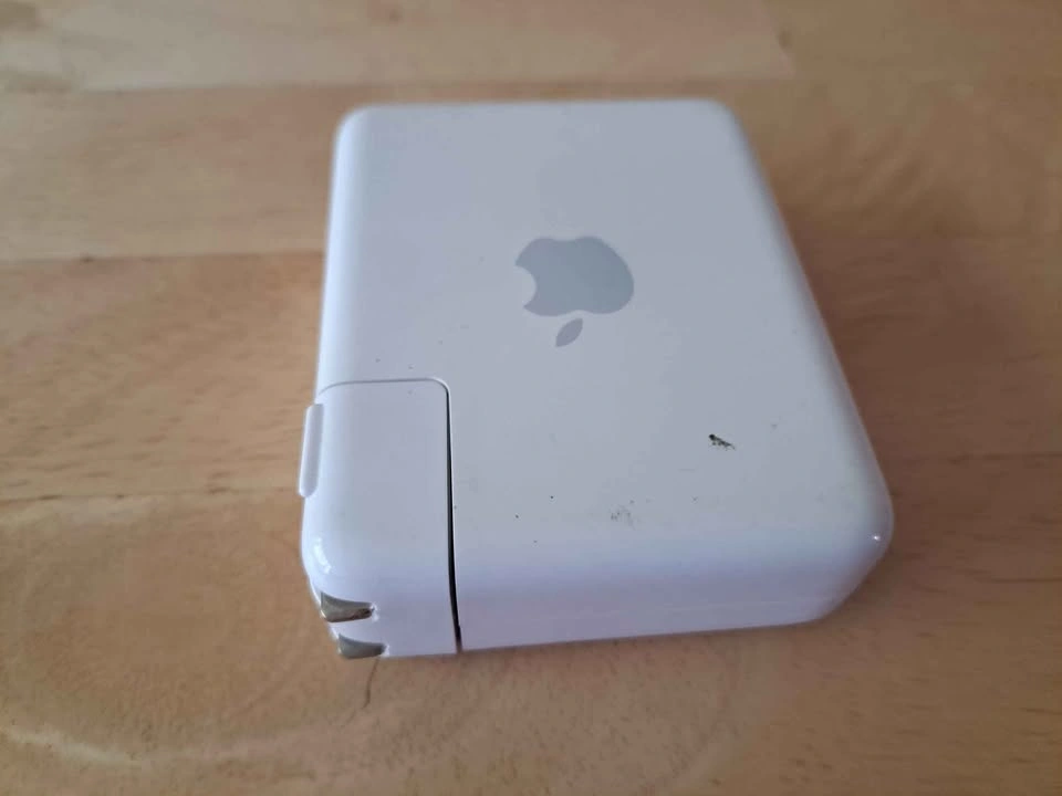 Apple AirPort Express Base Station Model A1084 - photo 2