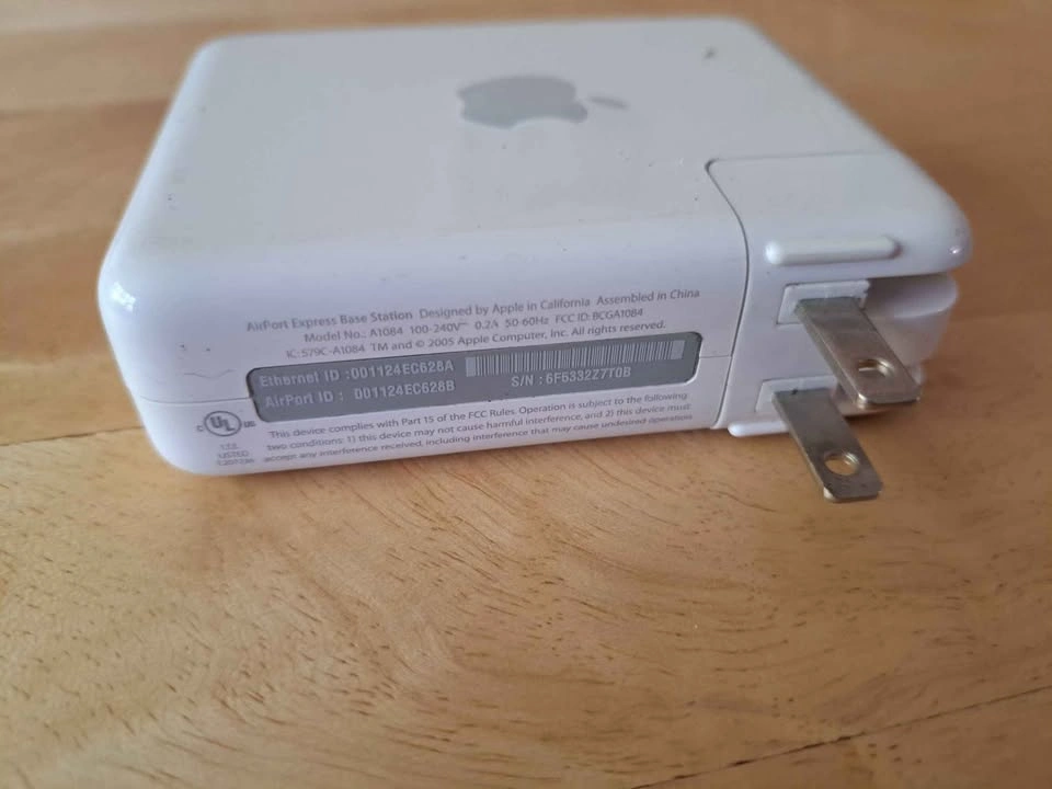 Apple AirPort Express Base Station Model A1084 - photo 4