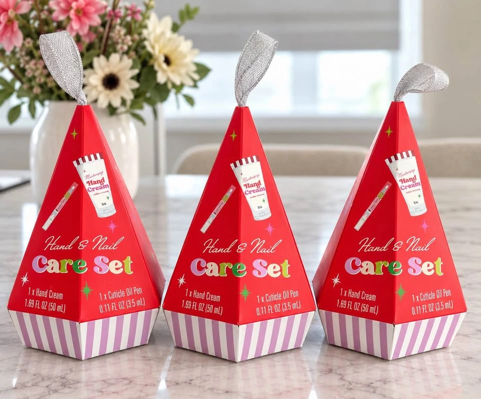 Brand new- Christmas ornament themed - Hand & Nail Care Gift Set - photo 4