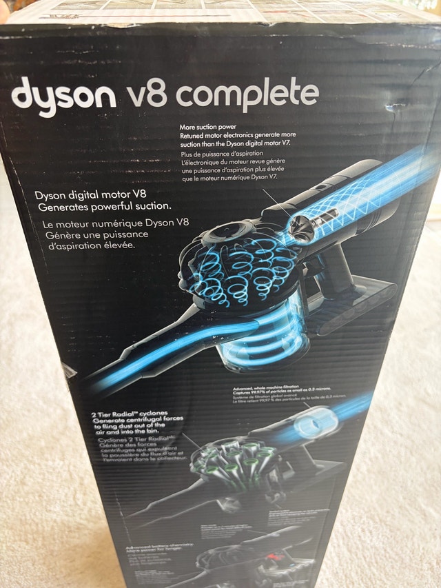 Dyson V8 Complete
