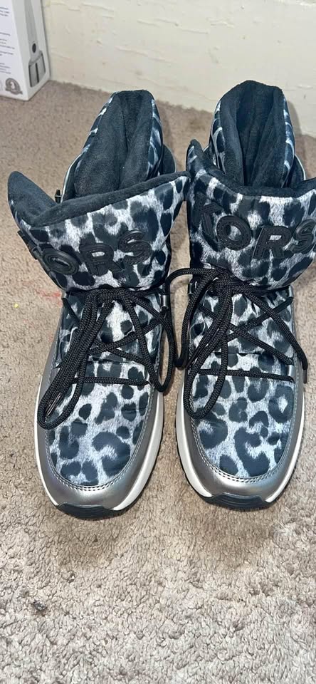 Michael Kors Cassia Leopard Booties - Size 6
