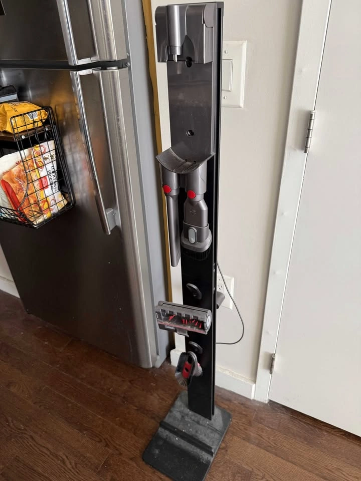 Dyson V7 Vacuum (No Battery) and Freestanding Stand - photo 2