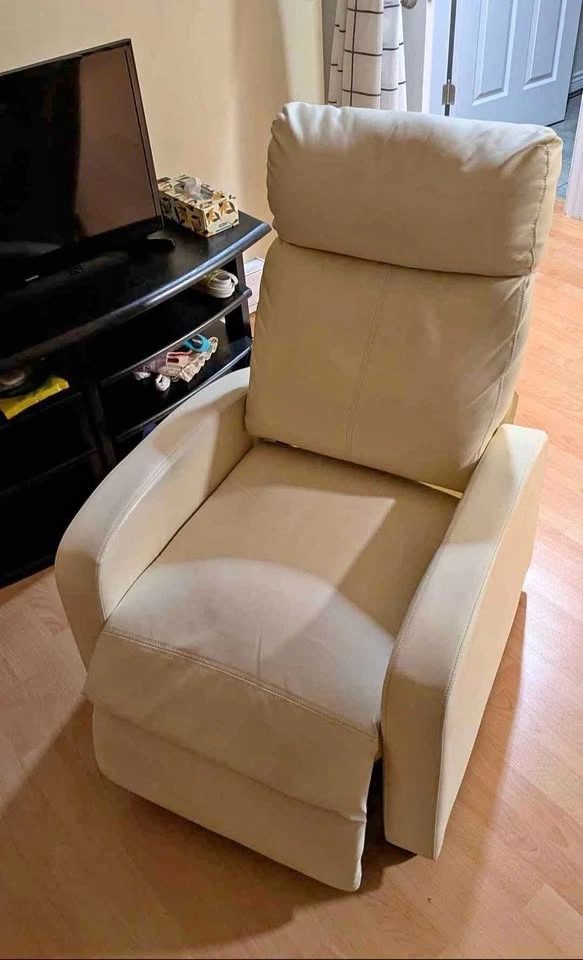 Slim Pushback Recliner